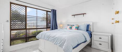 2 bedrooms, iron/ironing board, bed sheets