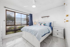 2 chambres, fer et planche à repasser, literie fournie