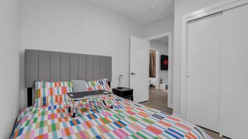 2 Schlafzimmer, Schreibtisch, Bügeleisen/Bügelbrett, kostenloses WLAN