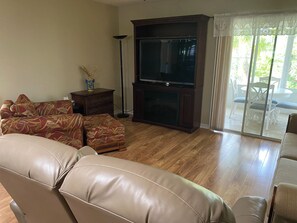 Smart TV, offices - Lake house; Polo Ridge w/Golf cart, WiFi, AC and a sun room overlooking the lake (The Villages)
