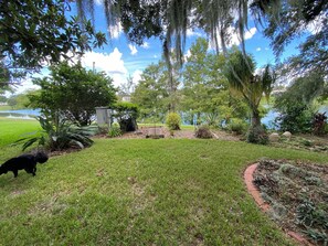 Property grounds - Lake house; Polo Ridge w/Golf cart, WiFi, AC and a sun room overlooking the lake (The Villages)