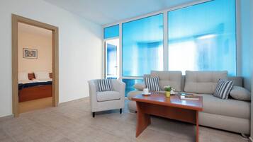 Family Apartment, Balcony, Park View | In-room safe, laptop workspace, blackout curtains, soundproofing