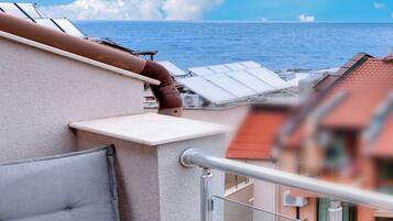Estudio clásico, balcón, vista al mar | Terraza o patio