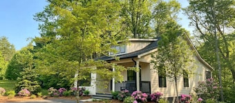 Mountain Breeze Cottage (Short walk to Waterfall!)