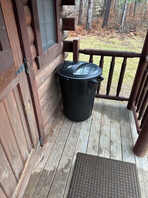Property grounds - Delightful cabin in Big Rapids for a cozy getaway (Big Rapids)