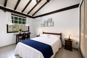 Casa Deluxe, 4 habitaciones, piscina privada | 4 dormitorios, cortinas opacas, tabla de planchar con plancha