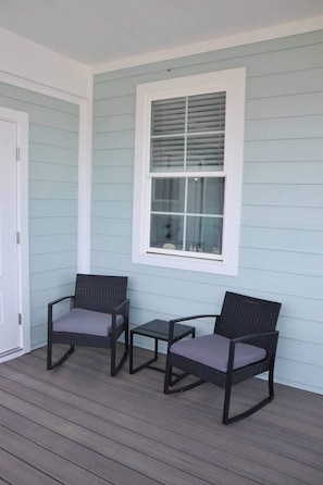 Terrace/patio - 2BR Cozy Cottage Private Dock (Davis)