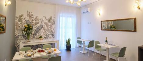 Free daily buffet breakfast