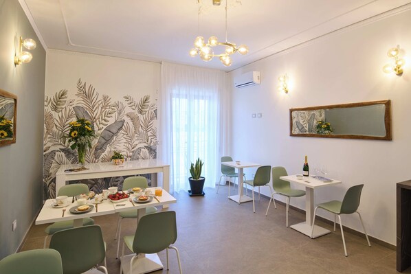 Free daily buffet breakfast - San Nicola Rooms Siracusa (Syracuse)