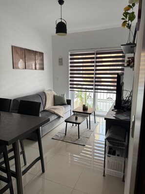 Unclassified image, 4 of 10, button