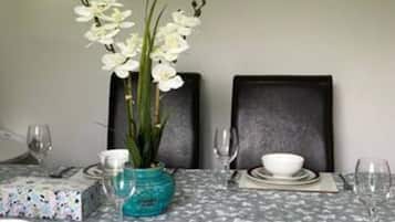 3 bedrooms, Internet