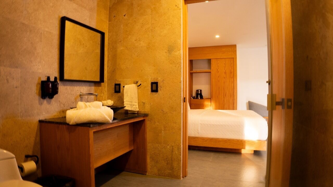 Deluxe Room | Bathroom