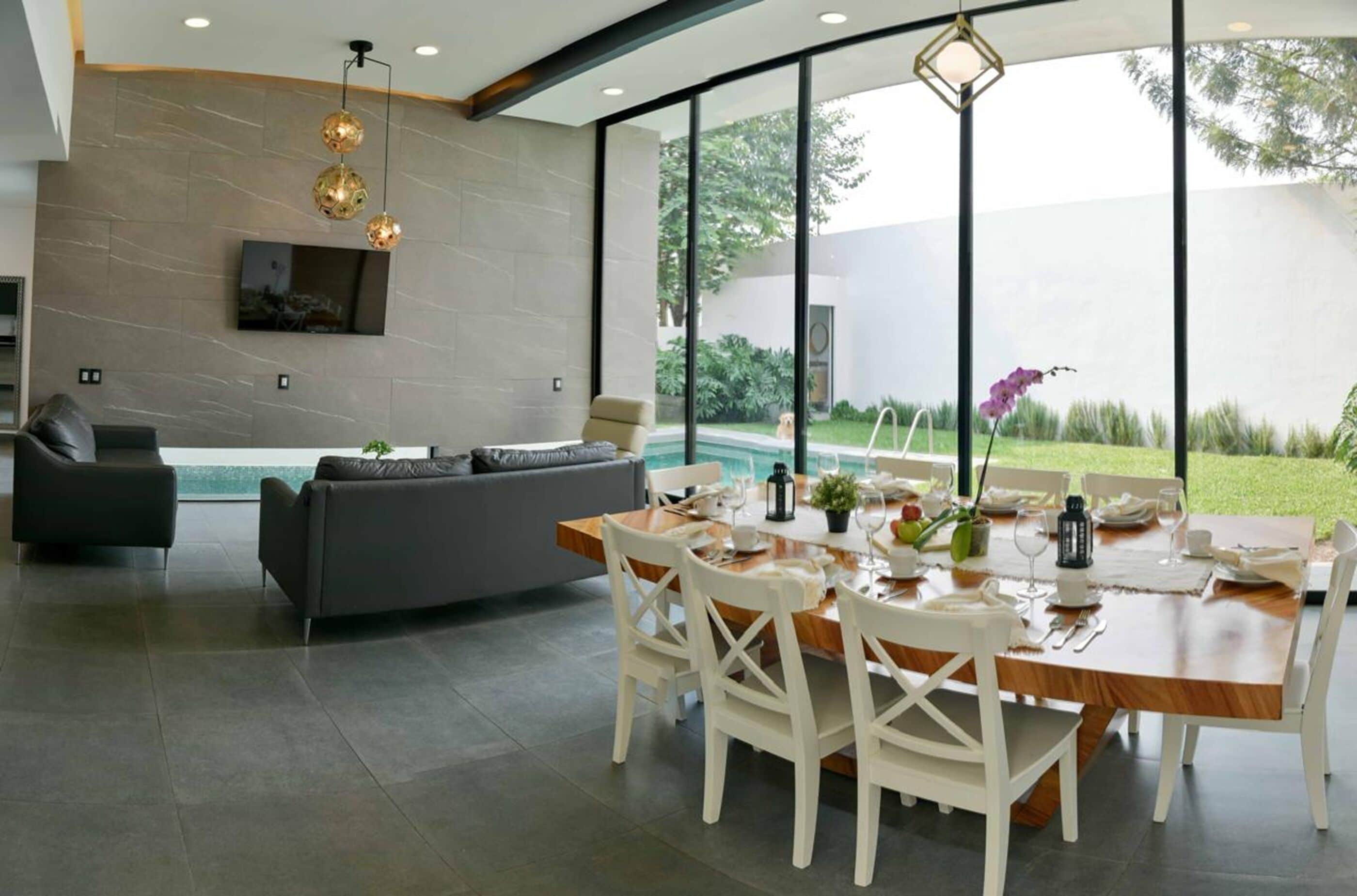 Deluxe-huvila | Ruokasali