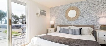 Entire Ocean Boulevard property, steps to beach!