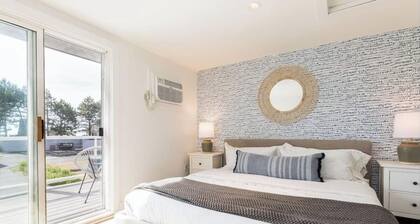 Entire Ocean Boulevard property, steps to beach!