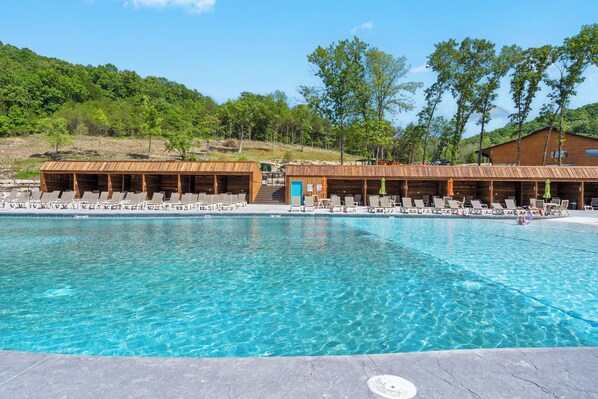 Piscine intérieure, piscine extérieure