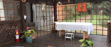 Massaggi con le pietre calde, massaggi “deep tissue”