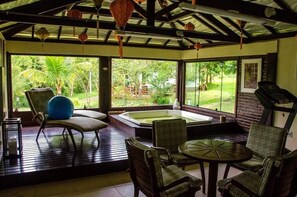 Bañera de hidromasaje interior