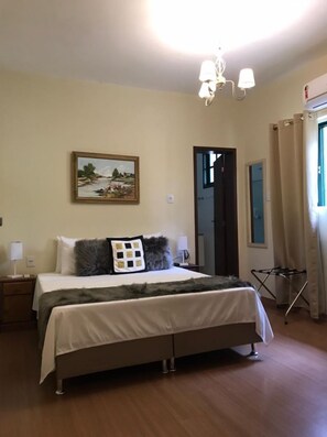 Kahden hengen standard-huone (yksi tai kaksi sänkyä), näköala puutarhaan | Ylelliset vuodevaatteet, Select Comfort -patjalliset sängyt