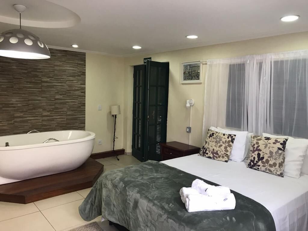 スーペリア シャレー ペットとの宿泊可 ガーデンビュー | 高級寝具、セレクト コンフォート製ベッド、セーフティボックス (室内)、遮光カーテン