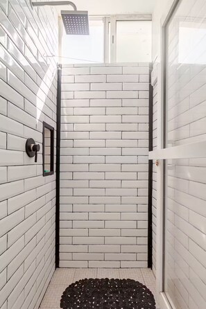 Shower, towels, soap, toilet paper - Casa Margarita Acapulco (Acapulco de Juárez)