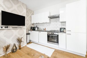 Geladeira, micro-ondas, fogão, cooktop