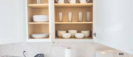 Réfrigérateur, four, plaque de cuisson, lave-vaisselle