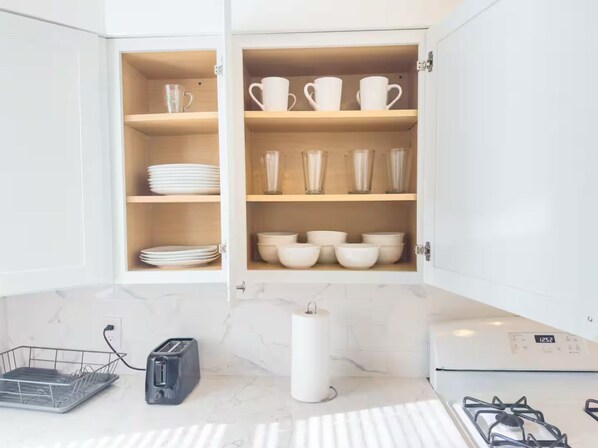 Réfrigérateur, four, plaque de cuisson, lave-vaisselle