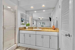 Douche, sèche-cheveux