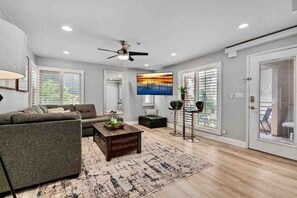 TV, offices - MB Contemporary 14 Guests by Sand AC+Garage (San Diego)