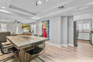 Dining - MB Contemporary 14 Guests by Sand AC+Garage (San Diego)