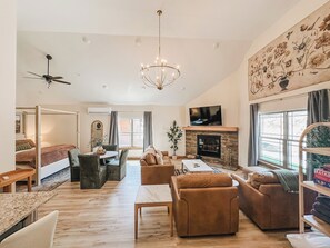 Een smart-tv en een open haard