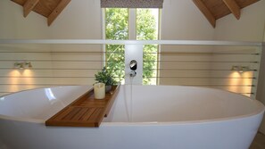 Een douche, een haardroger, handdoeken