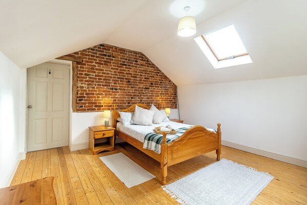 3 slaapkamers, een strijkplank/strijkijzer, reisbedje, gratis wifi