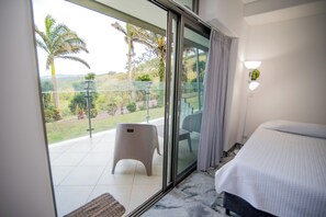 2 Schlafzimmer, Schreibtisch, Bügeleisen/Bügelbrett, Reisekinderbett