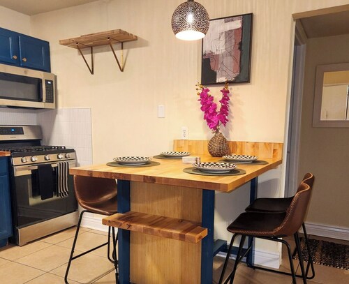 The Cozy Gator-Walk to Shands, UF & Gators 2BR