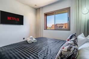 3 bedrooms, travel cot, free WiFi, bed sheets