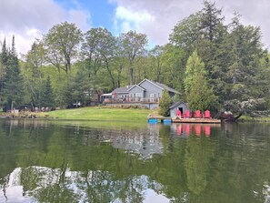 Exterior - Lakehouse on beautiful Tait Lake in the wonderful town of Bancroft. (Bancroft)