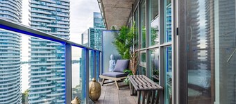 Presidential Hotel - Stunning City and Water Views