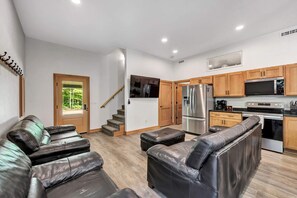 Interior - Hardwood Point 
Amazing 7-bedroom vacation compound in Silver Cliff with AC WiFi (Town of Silver Cliff)