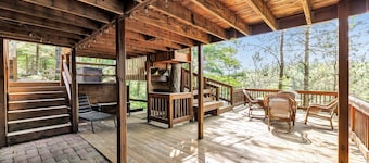 Hardwood Point 
Amazing 7-bedroom vacation compound in Silver Cliff with AC WiFi