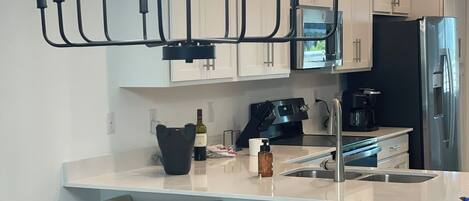 Frigorífic, microones, forn i placa de cuina