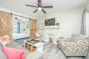 1 bedroom, desk, iron/ironing board, free WiFi