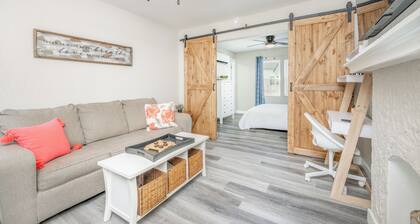 Nearby Downtown! Stacked W&D + Pullout Sofa