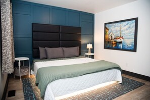 Tabla de planchar con plancha, wifi y ropa de cama 
