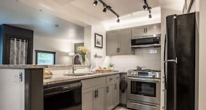 The Nook Near Broad Ripple/1Bed/1BA Modern Studio