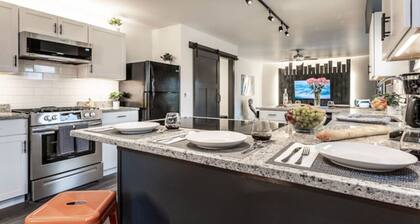 Grand Park Team Stay 5BD/2.5BA/4BR/Deck/Yard