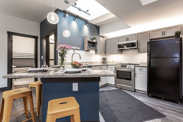 Fridge, microwave, oven, stovetop