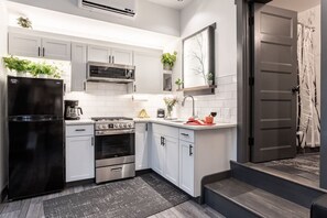 Geladeira, micro-ondas, fogão, cooktop