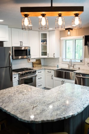 Fridge, microwave, oven, stovetop - Urban Retreat @Keystone 2BED/1BA Wooded Sanctuary (Indianapolis)